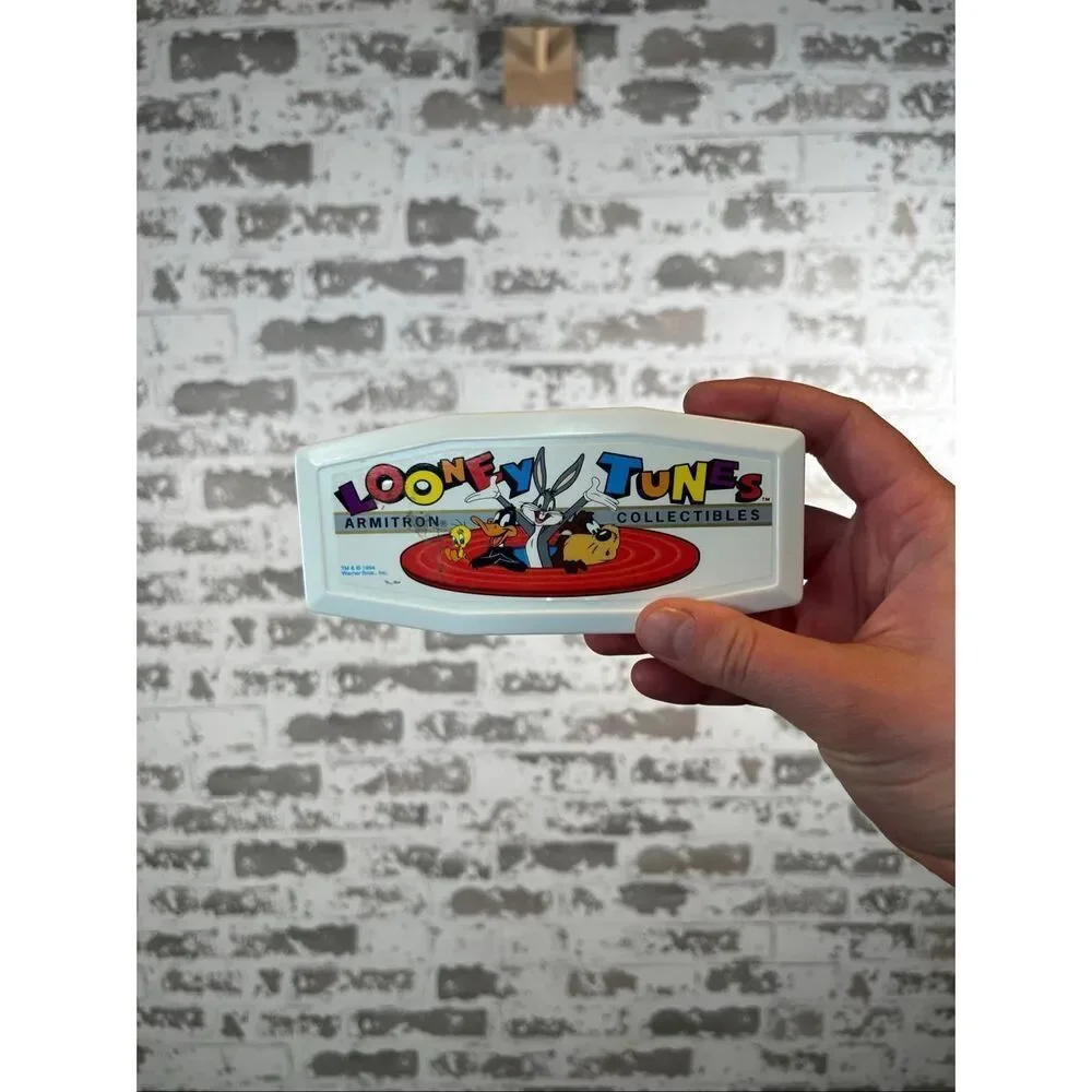 Looney tunes | in the box musical necklace